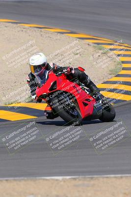 media/Oct-09-2022-SoCal Trackdays (Sun) [[95640aeeb6]]/Turns 9 and 10 (1050am)/